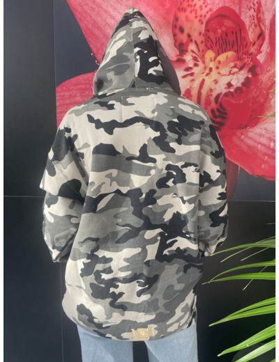 Sweat à capuche camouflage logo "petite patte de chien" collection été 2024.