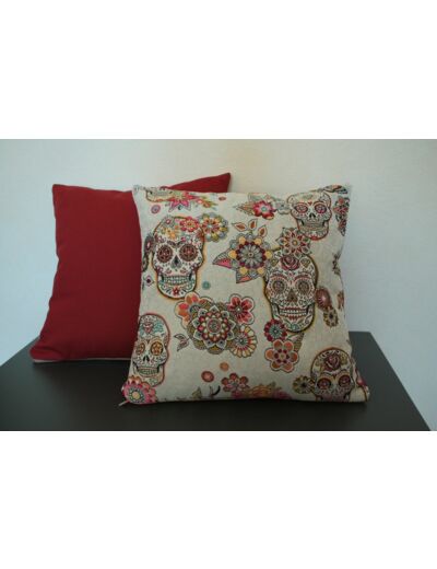 Coussin imprimé crâne et fleurs